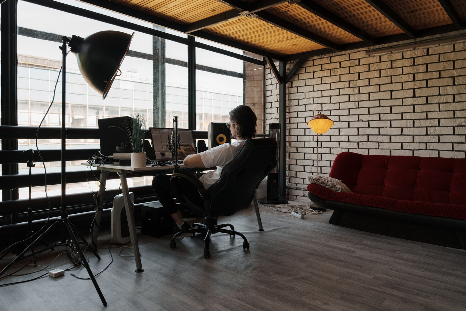 Adopter le style industriel pour votre bureau